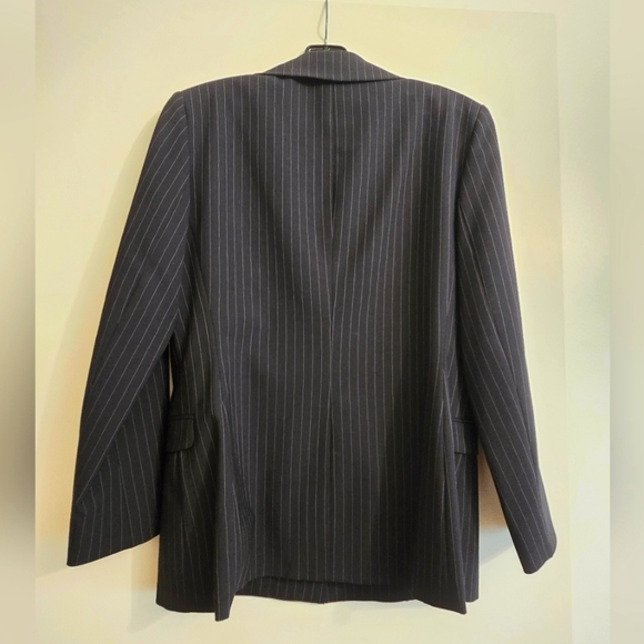 Tahari 3 piece set. - Picture 2 of 6